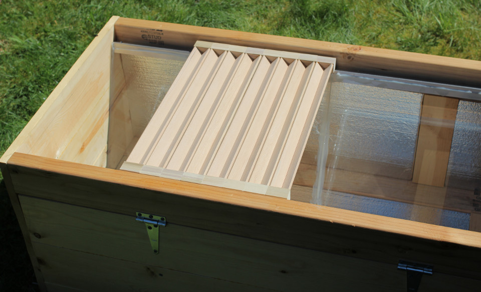 Fig.8 - The top bars sit below the top of the hive.