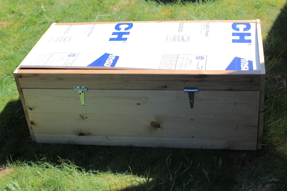 Fig.10 - Another reason for top bars that sit below the upper surface of the hive is to fit a layer of rigid foam insulation.